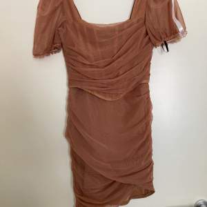Supeeeerfin klänning från missguided med korsett detalj och tättsittande fit! Endast provat och lappen finns kvar.