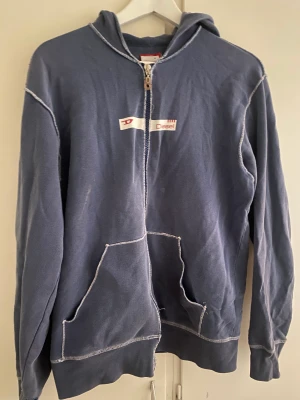 Diesel zip upp - En jättesnygg vintege Diesel zip upp som är i gott skick och knappt använd.
