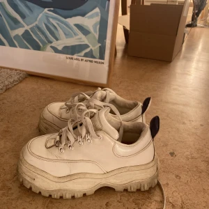Eytys angel - Eytys modell angel strl 39, slitet men okej skick. Originalpris 2600, säljs inte längre