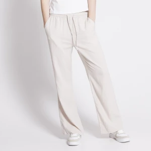 Linnebyxor  - Säljer nu slutsålda linnebyxor från LAGER157, säljer pga att de inte har kommit till användning🤍 Storlek XS, men skulle säga att de passar XS/S/M, fina och rejält i tyget och inte genomskinliga!🌸Om flera är intresserade så är det budgivning som gäller💓