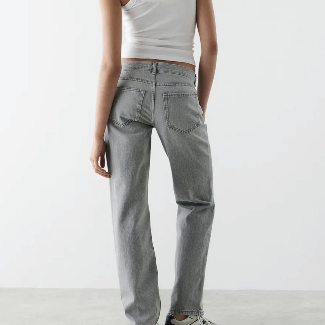 Gråa low straight jeans  - 91