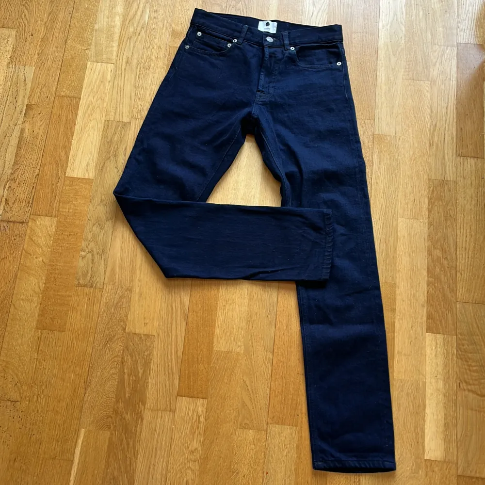 Säljer ett par jeans från NN07 i storlek 28/32, slimfit. Aldrig använda. Nypris ligger på ~1600.                          !!!PAKETDEAL KAN GÖRAS!!!. Jeans & Byxor.