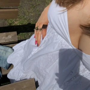 Vit zara klänning  - Säljer min super fina klänning från zara då den inte kommer till användning 💓💓 