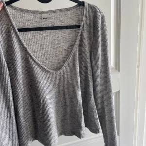 Tröja - Grå tröja från Ginatricot! Snålt använd och bra skick!