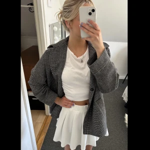 Vit tennis kjol  - super tjusig tennis kjol från boohoo. Ingen defekter och knappt använd💕 storlek S men super stretchig så skulle passa M oxå :) (köparn står för frakten)