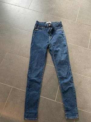 Jeans - Fina jeans säljes för 100kr st.