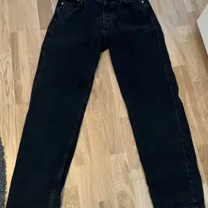 Pris kan diskuteras! Knappt använda sweet skbts jeans i storlek 28/28 säljer för ja inte använder de längre o dom har inga problem 