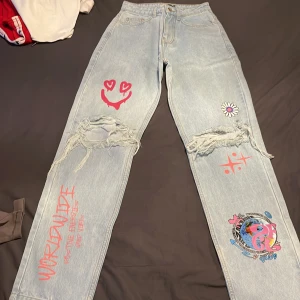 Jeans  - Helt oanvända jeans hur snygga som helst 