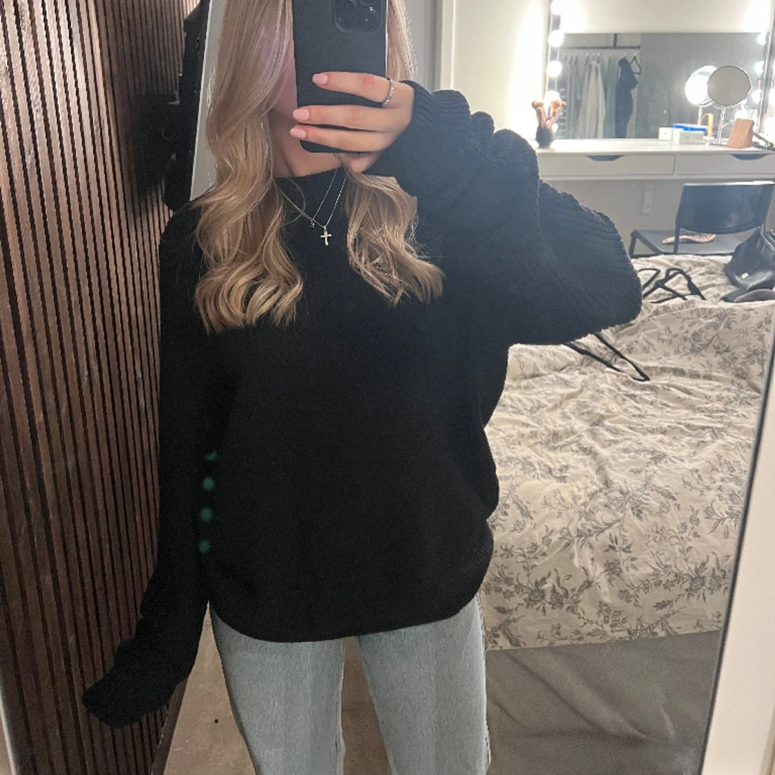 Svart stickad tröja
