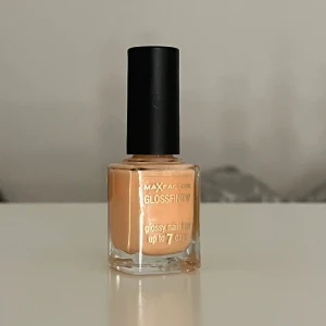 Nagellack  - Säljer ett superfint nagellack som endast är testat en gång från max factor!🤍Säljer för 30kr