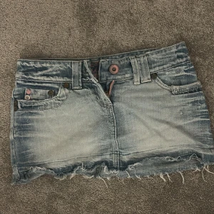 Jeanskjol  - Skitsnygg jeanskjol ❤️ bra skick nästan aldrig använd 