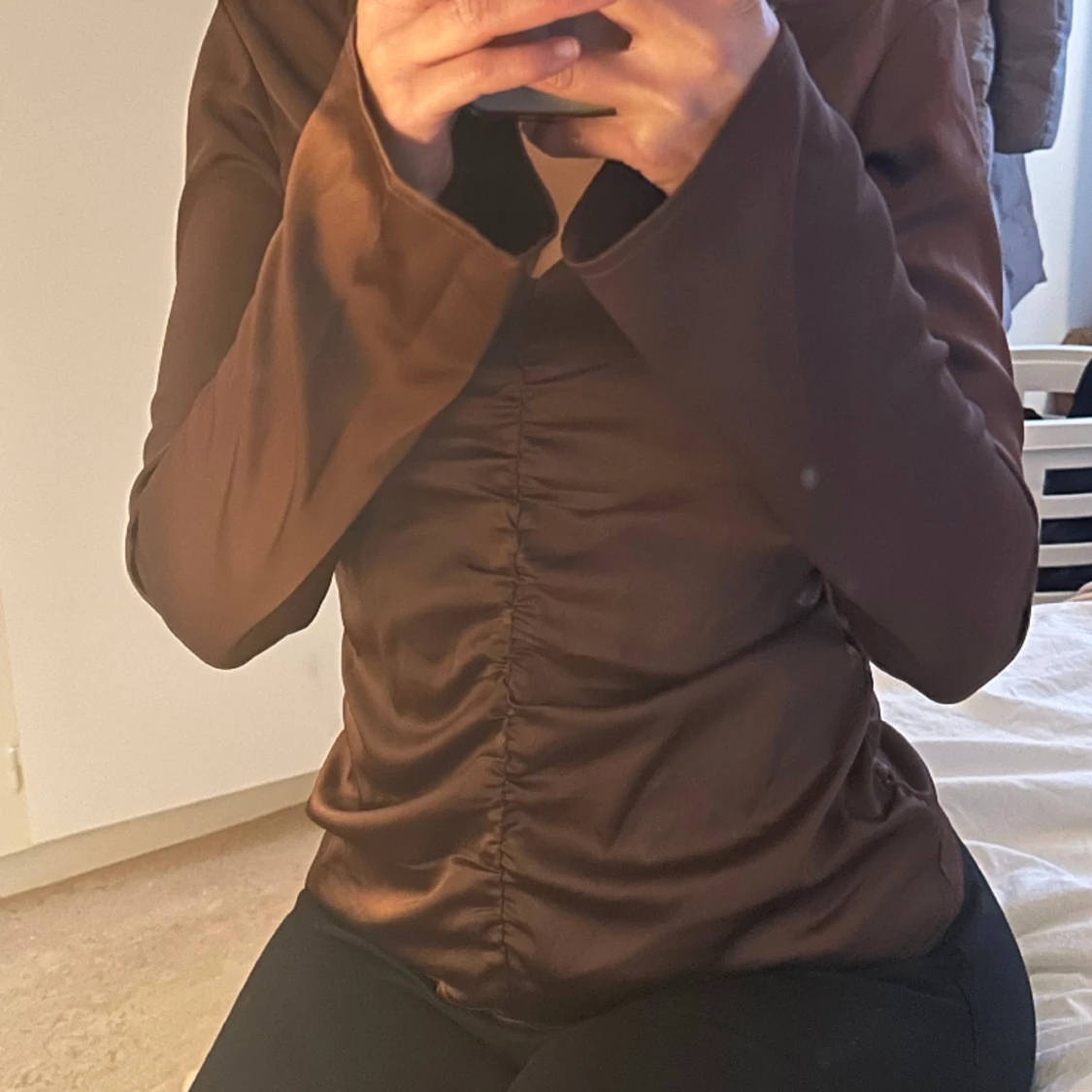 Brun satin tröja  - 90