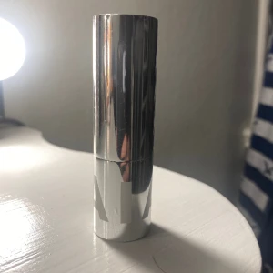 BB-stick - Säljer mit super fina och lätthanterbara BB-stick som jag fick för länge sedan men som jag tyvärr inte fått någon användning av då det är i fel färg💘 använd ett fåtal gånger! Mina bilder❤️✨