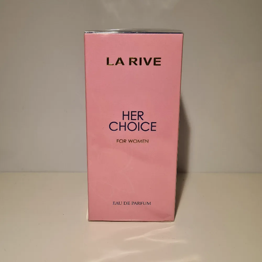 Helt oöppnad La Rive Her Choice parfym.  Luktar jättegott och fräscht.. Övrigt.