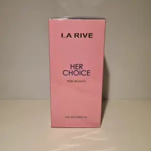 Helt oöppnad La Rive Her Choice parfym.  Luktar jättegott och fräscht.