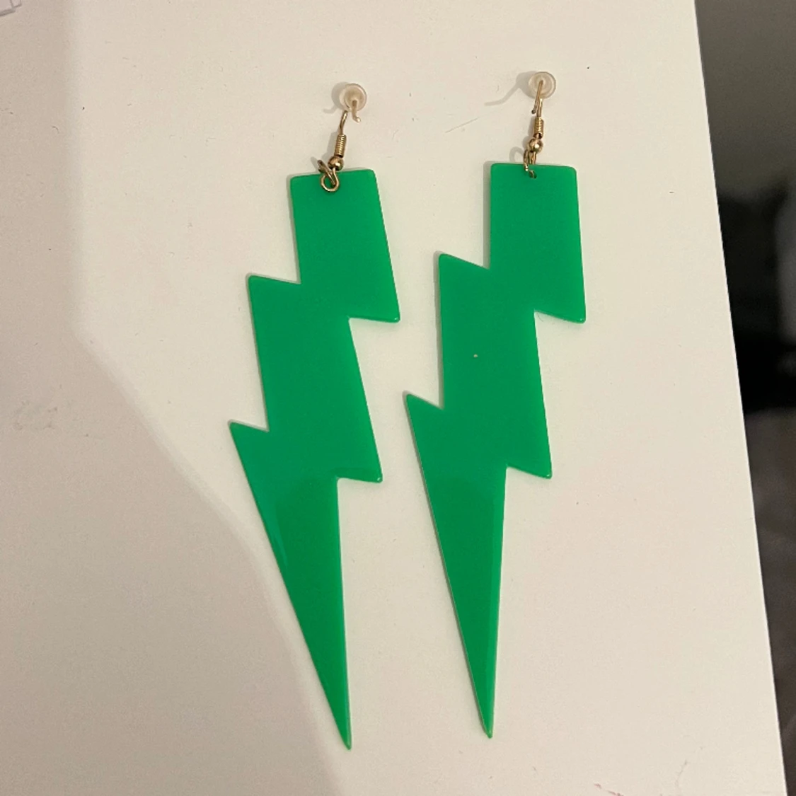 Roliga örhängen blixt