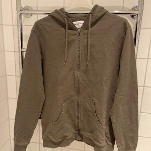 Breda & Boxers hoodie, mörkgrön/oliv. Nyskick, storlek Medium Pris: 150kr