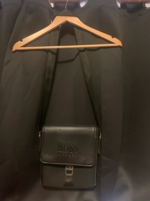 Hugo boss väska  - Bra skick 