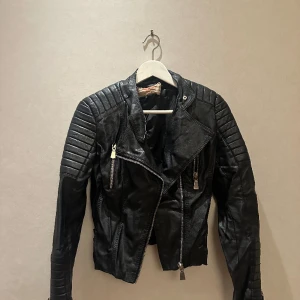 Skinnjacka - Skinnjacka i storlek 36! I bra skick 