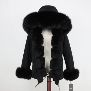 Svart pälsjacka - Svart pälsjacka från hollies, inköpt för 3999 🖤 Egna bilder finns självklart vid intresse. Pris kan diskuteras 