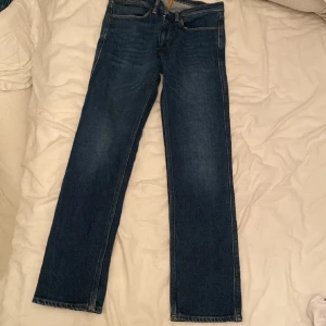 Acne jeans - Säljer nu mina acne jeans för dom har blivit försmå. Jättebra skick! Inga defekter eller någonting. Är det något du undrar över skriv till mig på dm. Ta emot byten. Priset är inte hugget i sten