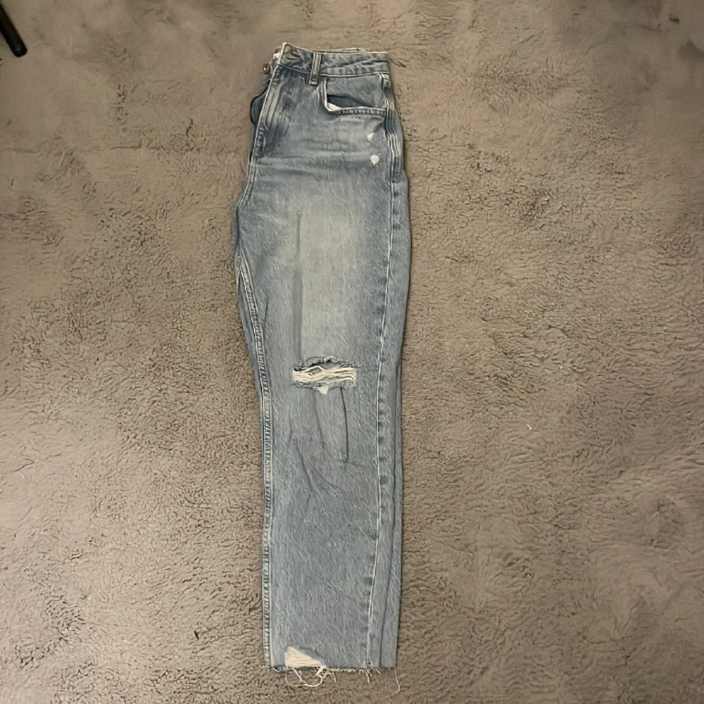 Straight jeans från Zara, strl 38 helt oanvända. Jeans & Byxor.