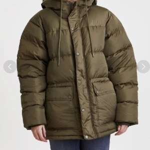 Dunjacka wakakuu icons ny - Ny med lappar kvar. Fyllning dun. Nypris 4999kr  stl s