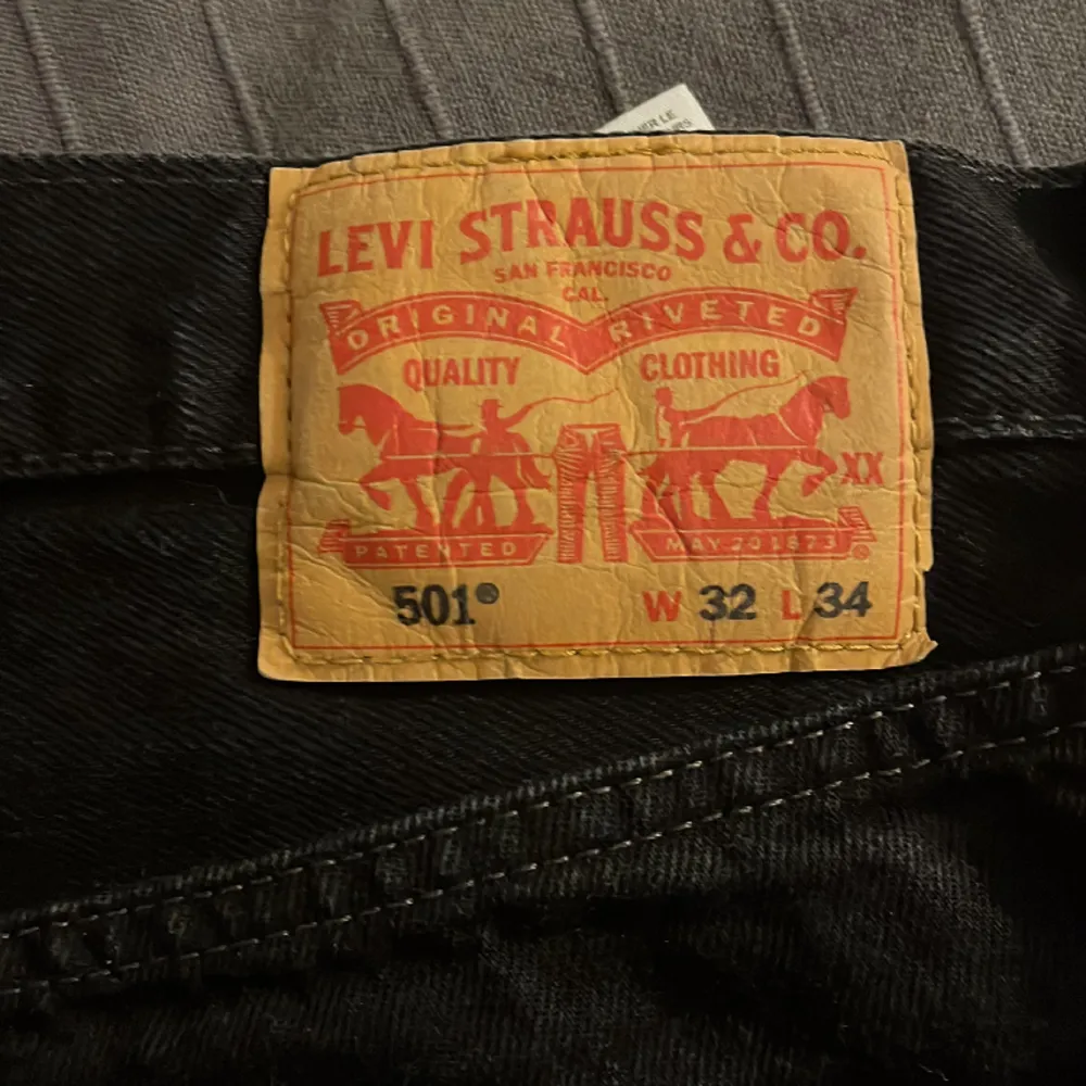 Säljer dessa Levis 501. Hör av er vid frågor. Jeans & Byxor.