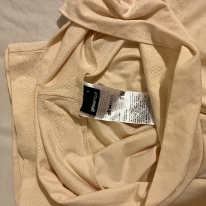 yogabyxor - JätteSNYGGA!!! Yogabyxor från Gina! Lite gräddgul färg! Helt oanvända! endast testade! 