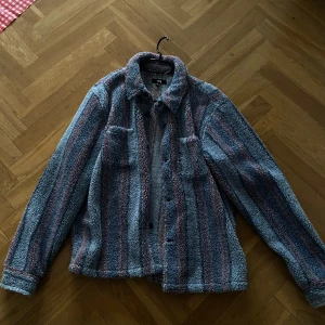 Stussy fleece  - Riktigt snygg stussy fleece, den är som ny har inte använt den mer än 2 gånger 