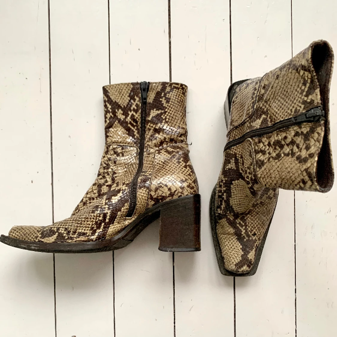 Boots i ormskinn - 90