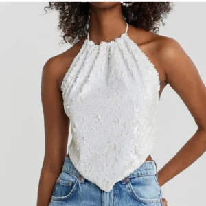 topp - Super snygg festtopp med paljetter från Gina tricot i str S men man väljer själv exakt hur hårt den ska sitta😊 endast använd ett fåtal gånger