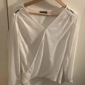 Vit blus - Inga defekter 