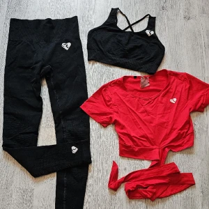 Womens best - Fint skick! Ser blekt ut på bilderna men det är dom inte. Stl xs. Svarta tppen är i stl s men passar xs 