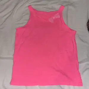 ett rosa gulligt linne jag köpte från USA men tyvärr råkade jag köpa fel storlek💘 skulle säga att detta är en M💗