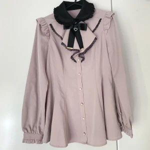 Secret honey set up - !RESERVERAD! Set Up från det super populära japanska märket Secret Honey.  Ett måste för Jirai Kei och Ryousangata! 🎀 ryggen har korsetsnörning! Rensad garderoben och denna skönhet förtjänar ett hem hos någon som verkligen älskar och bär henne!