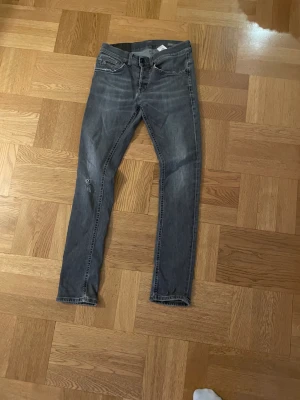 Dondup jeans - Ett par Dondup jeans i bra skick
