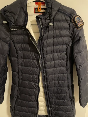 Parajumper dam jacka  - Storlek m gammal modell