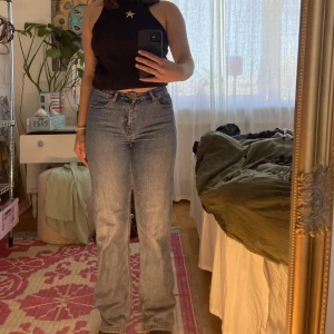 Stylein jeans - Blåa jeans från stylein. Nypris cirka 2000kr, säljer för 450kr. Knappt Användna. Säljer då de tyvärr är försmå. 