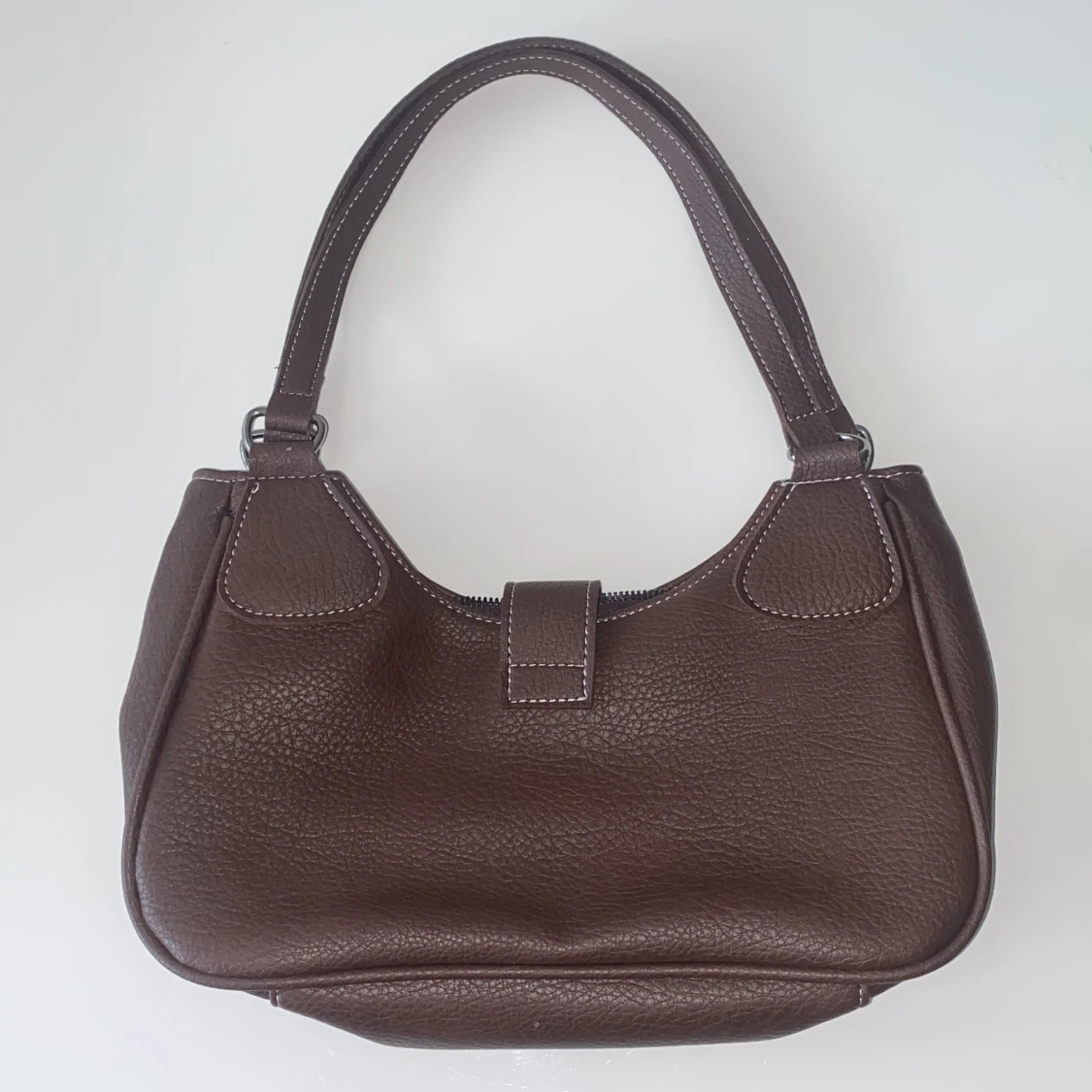 Brun hand/axelväska i faux skinn 👜 - 90