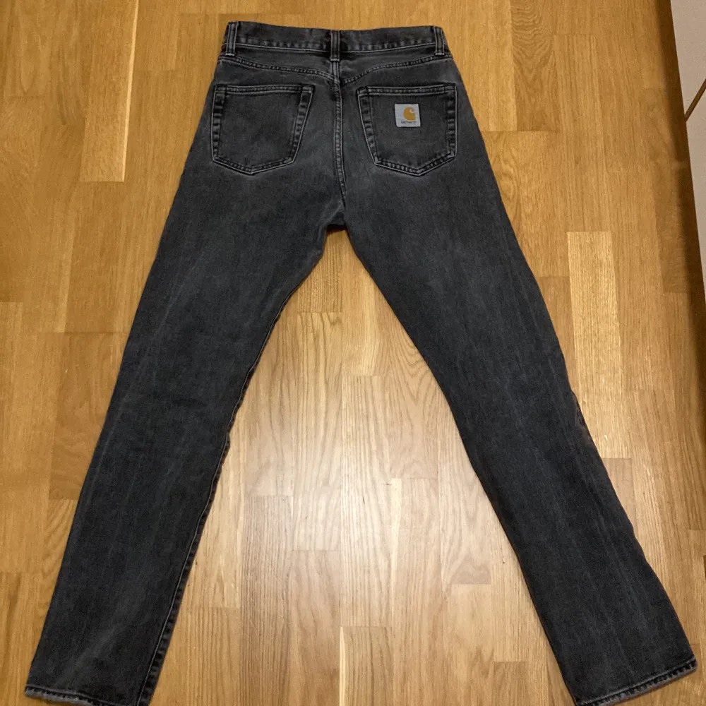 Ett par carhart jeans som jag är i riktigt bra skick inga skador.. Jeans & Byxor.