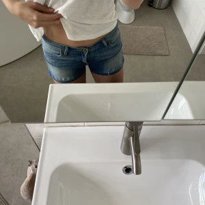 Jeans shorts  - Jättefina jeans shorts från Lee. Passar allt från 32-36! 💓☺️