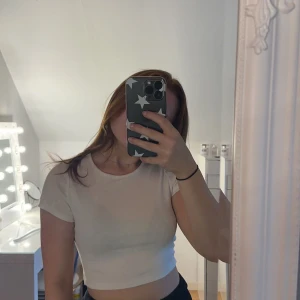 Topp  - Topp med öppen rygg i storlek xs☺️