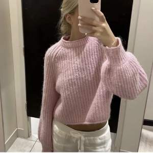 Rosa stickad tröja från Zara i storlek M💕 lånad bild💗