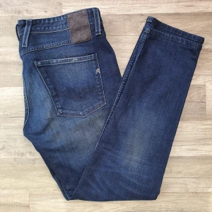 Replay Jeans Anbass - Säljer dom här feta replay jeansen för bra pris! Modellen är Anbass. Skicket är som ny, alltså inga skador eller fel! Hör av dig för mer info eller bilder!