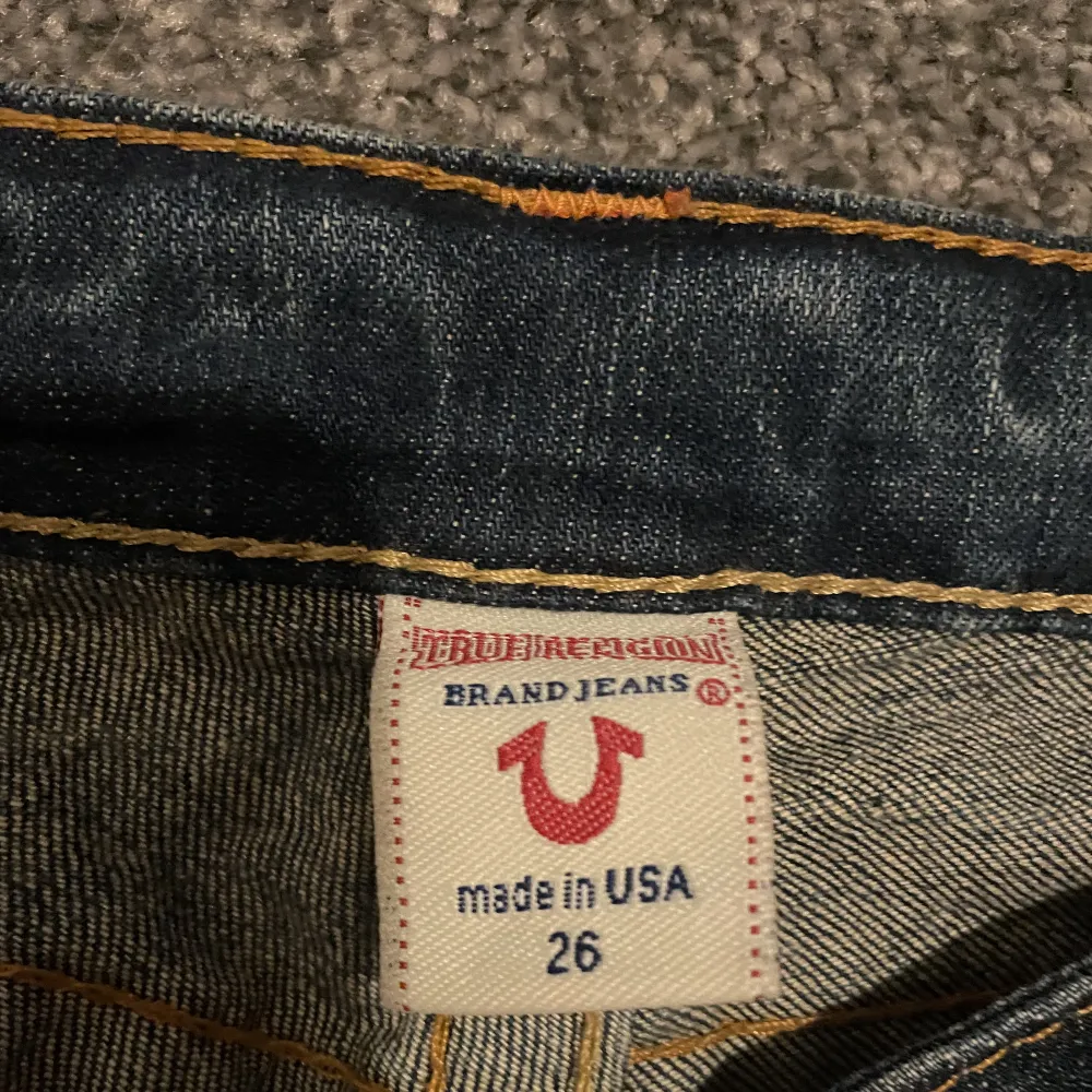 Säljer dessa smått använda true religion jeans då dom blivit för små.. Jeans & Byxor.