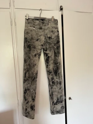 Eytys, cypress jeans - Eytys jeans i modellen cypress, mid waist och raka ben