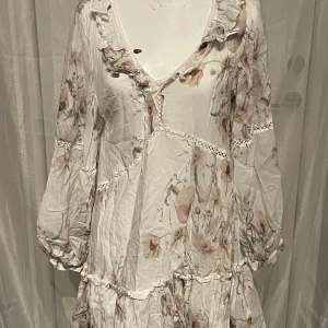 Söt klänning  - Knappt använd och jätte söt. 