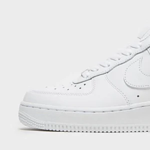 Nike airforce 1 - Söker Nike airforce 1 till ett rimligt pris. Max 500 kr på använda skor, har annars ingen budget. Skriv gärna om ni säljer eller vet någon annan som säljer. 