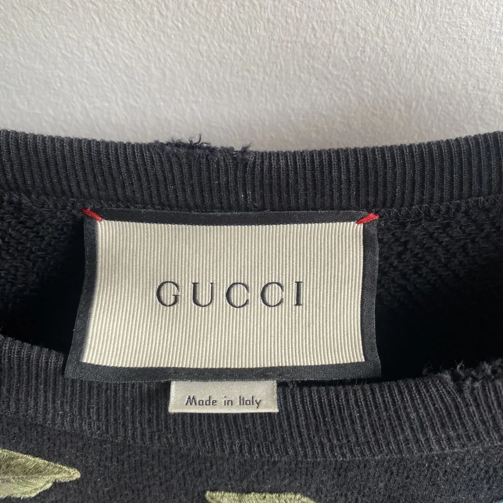 En extremt unik Gucci tröja med fantastiska detaljer . Tröjor & Koftor.